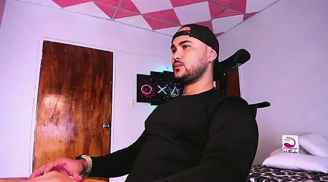 Snapshot of Sebas-hott chatting on 12, 12, 2024 Sebas-hott online show from 12, 12, 2024