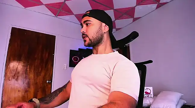 Snapshot of Sebas-hott chatting on 19, 12, 2024 Sebas-hott online show from 19, 12, 2024