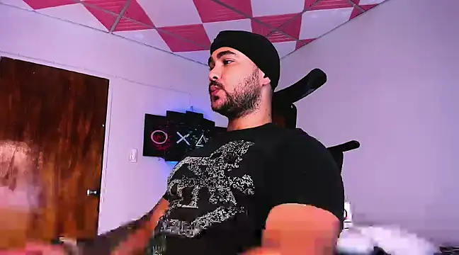 Snapshot of Sebas-hott chatting on 20, 12, 2024 Sebas-hott online show from 20, 12, 2024