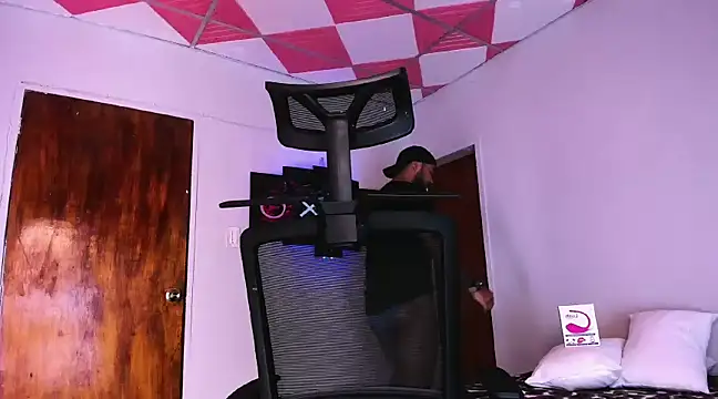 Snapshot of Sebas-hott chatting on 21, 12, 2024 Sebas-hott online show from 21, 12, 2024