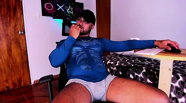 Snapshot of Sebas-hott chatting on 4, 1, 2025 Sebas-hott online show from 4, 1, 2025