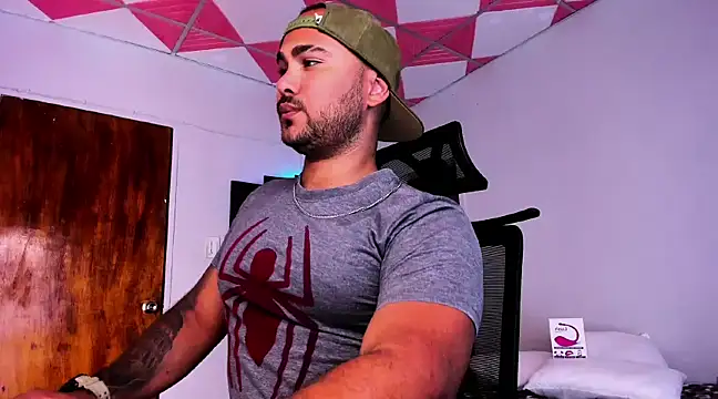 Snapshot of Sebas-hott chatting on 5, 1, 2025 Sebas-hott online show from 5, 1, 2025