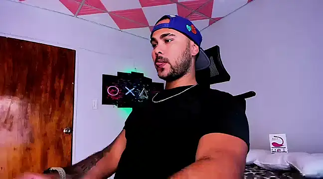 Snapshot of Sebas-hott chatting on 8, 1, 2025 Sebas-hott online show from 8, 1, 2025