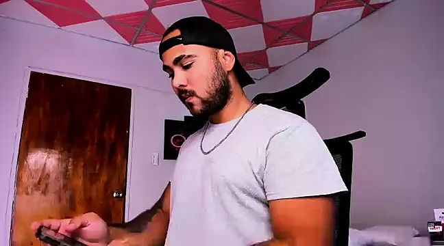 Snapshot of Sebas-hott chatting on 17, 1, 2025 Sebas-hott online show from 17, 1, 2025