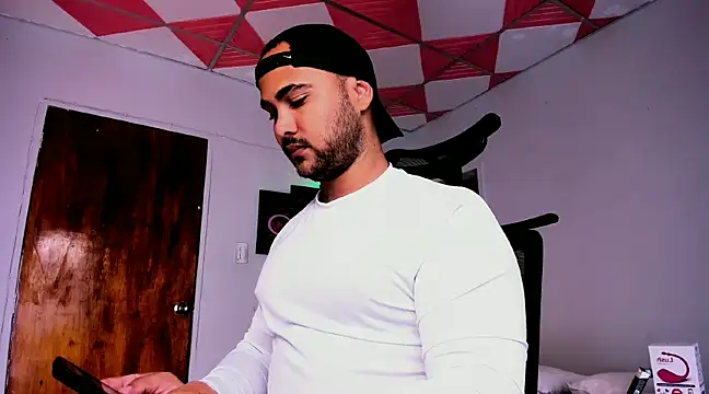 Snapshot of Sebas-hott chatting on 31, 1, 2025 Sebas-hott online show from 31, 1, 2025