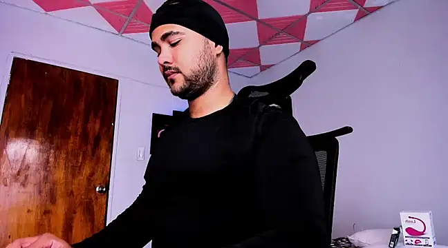 Snapshot of Sebas-hott chatting on 2, 2, 2025 Sebas-hott online show from 2, 2, 2025