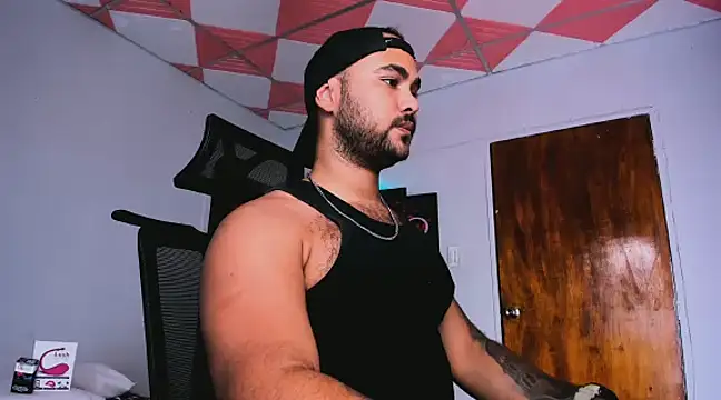 Snapshot of Sebas-hott chatting on 8, 2, 2025 Sebas-hott online show from 8, 2, 2025