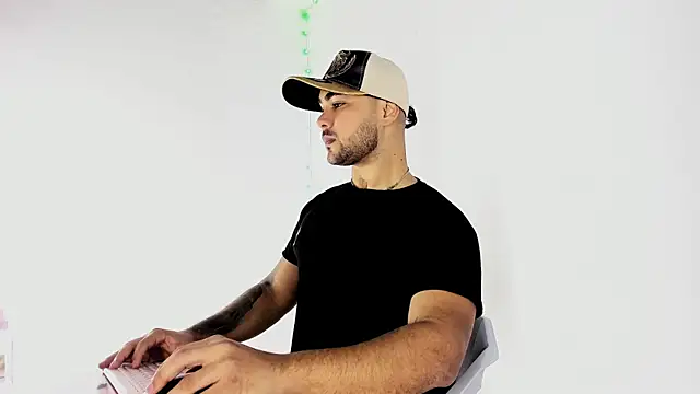 Snapshot of Sebas-hott chatting on 9, 9, 2025 Sebas-hott online show from 9, 9, 2025