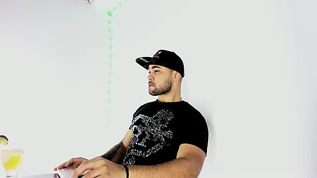 Snapshot of Sebas-hott chatting on 14, 9, 2025 Sebas-hott online show from 14, 9, 2025