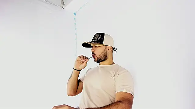 Snapshot of Sebas-hott chatting on 17, 9, 2025 Sebas-hott online show from 17, 9, 2025