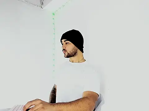 Snapshot of Sebas-hott chatting on 19, 9, 2025 Sebas-hott online show from 19, 9, 2025