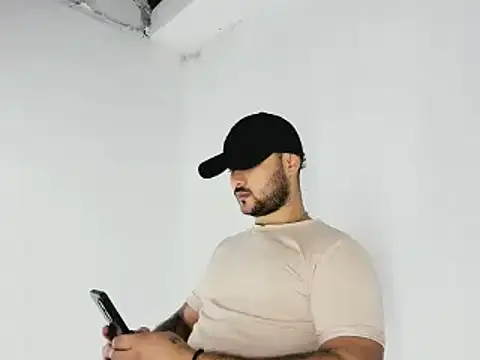 Snapshot of Sebas-hott chatting on 8, 11, 2025 Sebas-hott online show from 8, 11, 2025