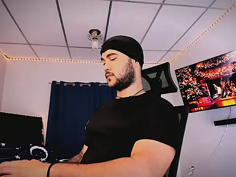 Snapshot of Sebas-hott chatting on 17, 12, 2025 Sebas-hott online show from 17, 12, 2025