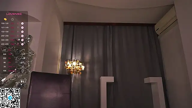 Snapshot of LoraAtcher chatting on 12, 3, 2025 LoraAtcher online show from 12, 3, 2025