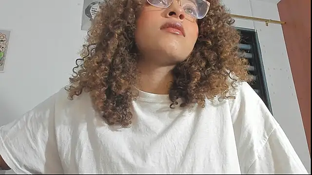 Snapshot of Ada_gales_ chatting on 18, 12, 2025 Ada gales online show from 18, 12, 2025