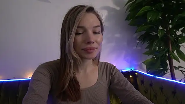 IceDanielles online show from 10, 2, 2025