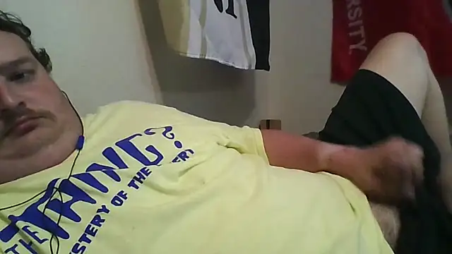 Snapshot of YelpedAverting chatting on 8, 9, 2025 YelpedAverting online show from 8, 9, 2025