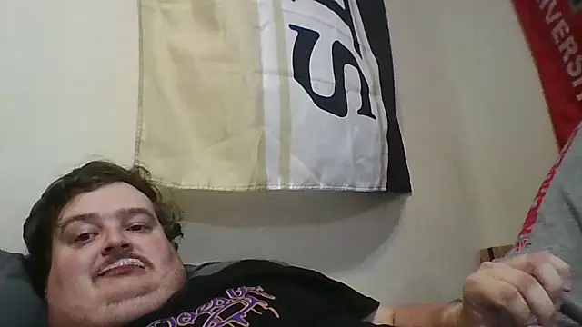 Snapshot of YelpedAverting chatting on 6, 11, 2025 YelpedAverting online show from 6, 11, 2025