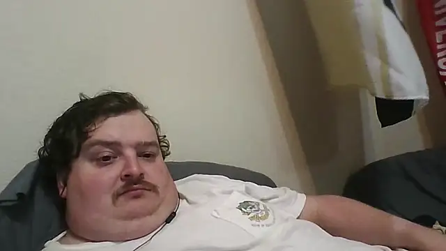 Snapshot of YelpedAverting chatting on 1, 12, 2025 YelpedAverting online show from 1, 12, 2025