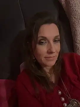 Snapshot of Lwhite1 chatting on 8, 11, 2025 Lwhite1 online show from 8, 11, 2025