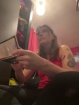 Snapshot of Lwhite1 chatting on 13, 11, 2025 Lwhite1 online show from 13, 11, 2025