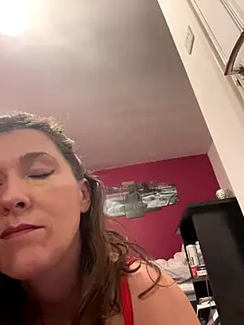 Snapshot of Lwhite1 chatting on 14, 11, 2025 Lwhite1 online show from 14, 11, 2025