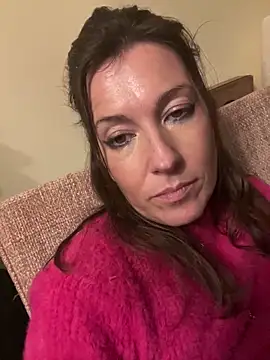 Snapshot of Lwhite1 chatting on 15, 12, 2025 Lwhite1 online show from 15, 12, 2025