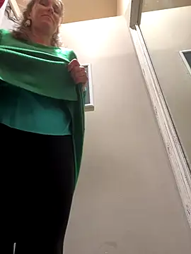 Lwhite1 online show from 18, 12, 2025