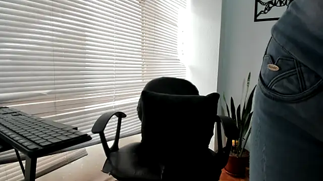 merlinaadams  online show from 15, 5, 2026