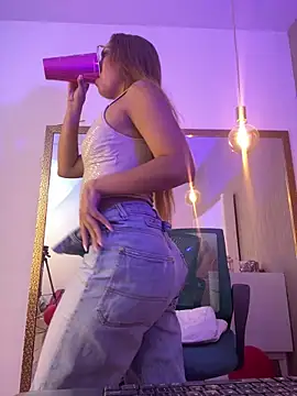 Snapshot of emily_parkerr chatting on 22, 2, 2026 emily parkerr online show from 22, 2, 2026