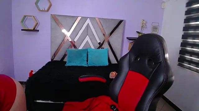 Anabella Thompson online show from 16, 10, 2025