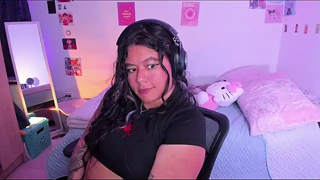 Snapshot of StephaniFox chatting on 4, 2, 2025 StephaniFox online show from 4, 2, 2025
