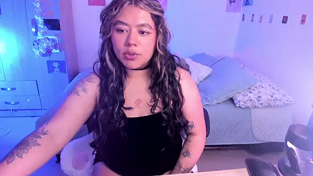 Snapshot of StephaniFox chatting on 7, 3, 2025 StephaniFox online show from 7, 3, 2025