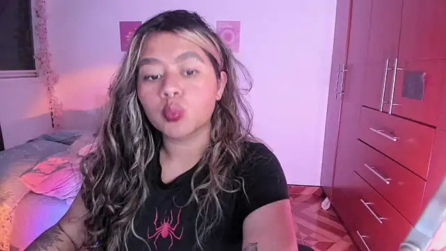 Snapshot of StephaniFox chatting on 4, 10, 2025 StephaniFox online show from 4, 10, 2025