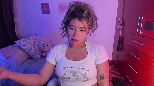 Snapshot of StephaniFox chatting on 13, 10, 2025 StephaniFox online show from 13, 10, 2025