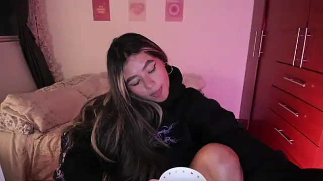 StephaniFox online show from 9, 11, 2025