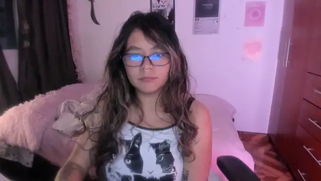 Snapshot of StephaniFox chatting on 4, 2, 2026 StephaniFox online show from 4, 2, 2026