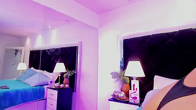 Snapshot of Holly_Brensonexx_ chatting on 5, 2, 2025 Holly Brensonexx online show from 5, 2, 2025