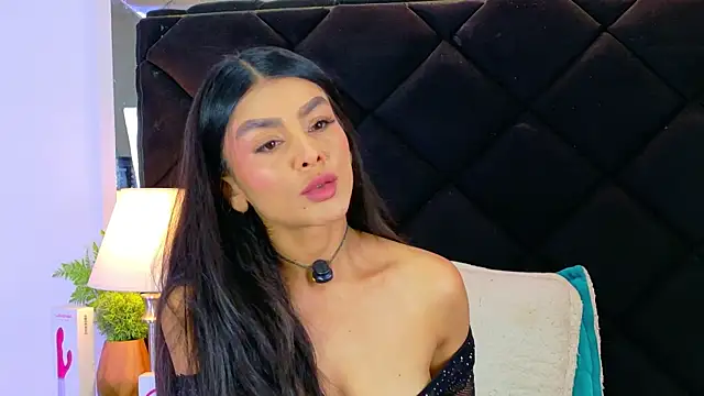 Snapshot of Holly_Brensonexx_ chatting on 28, 10, 2025 Holly Brensonexx online show from 28, 10, 2025