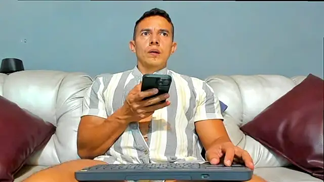 Snapshot of derekk_frostt chatting on 18, 5, 2026 derekk frostt online show from 18, 5, 2026