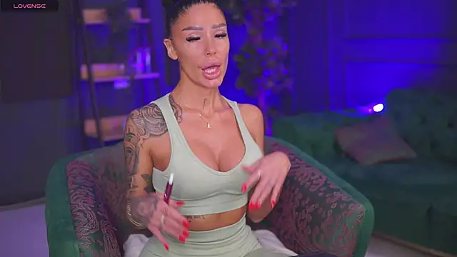 RaquelleVon online show from 27, 1, 2025