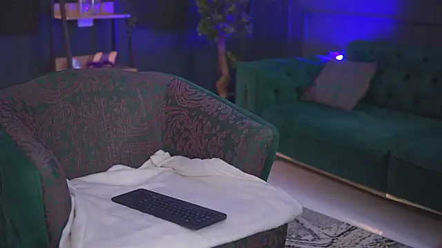 RaquelleVon online show from 1, 3, 2025