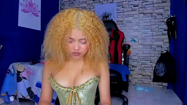 Snapshot of sofiacastillo01 chatting on 15, 2, 2025 sofiacastillo01 online show from 15, 2, 2025