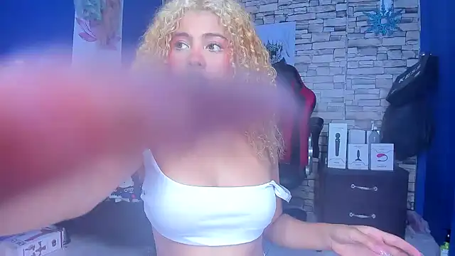 Snapshot of sofiacastillo01 chatting on 17, 3, 2025 sofiacastillo01 online show from 17, 3, 2025