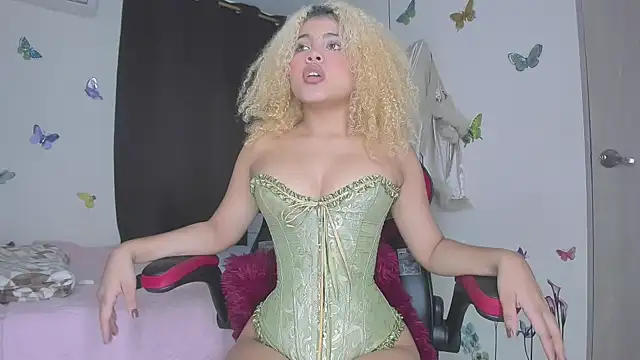 Snapshot of sofiacastillo01 chatting on 12, 9, 2025 sofiacastillo01 online show from 12, 9, 2025