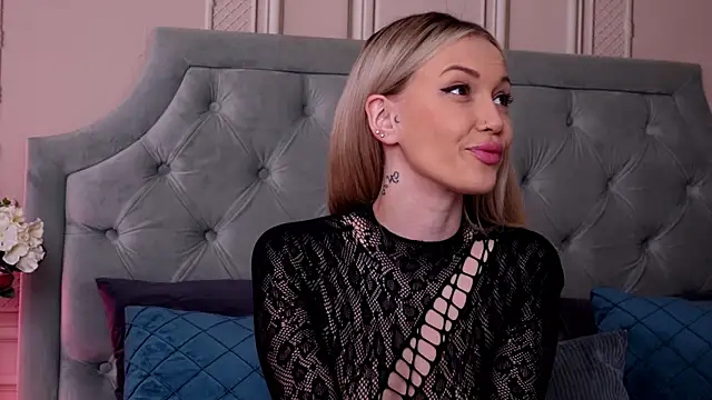 LucyAddison online show from 20, 2, 2025