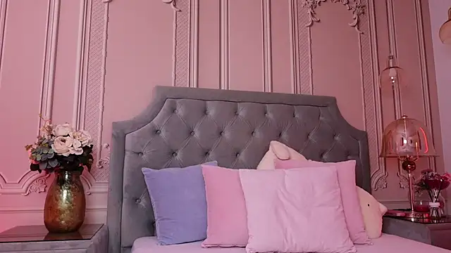 LucyAddison online show from 19, 9, 2025