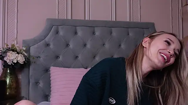 Snapshot of LucyAddison chatting on 19, 6, 2026 LucyAddison online show from 19, 6, 2026
