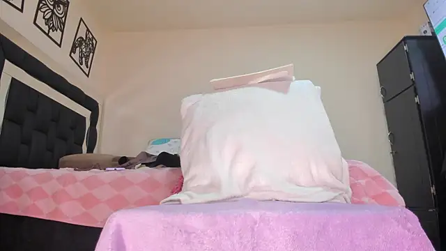 Snapshot of Rachel-milfy- chatting on 12, 6, 2026 Rachel-milfy- online show from 12, 6, 2026