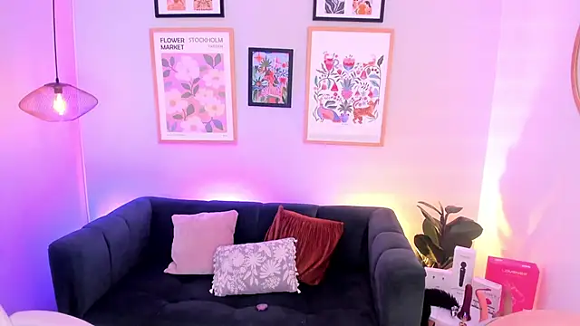 Melissa Koster online show from 12, 4, 2026